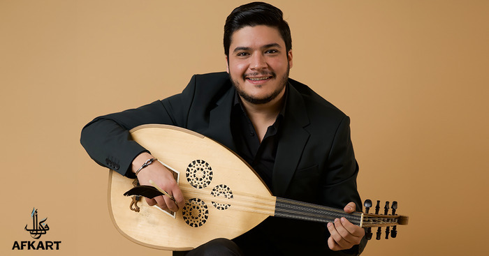 Adlen Fergani pose avec instrument