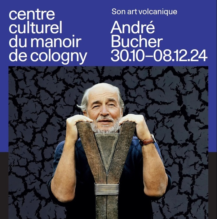 Portrait d'André Bucher s'appuyant sur une de ses sculptures