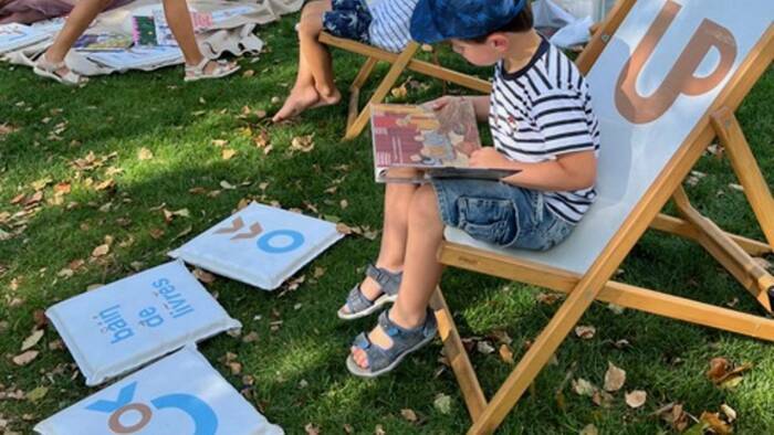 enfant avec un livre