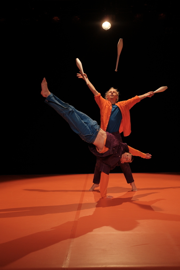 Basil Le Roux (acrobatie) et Markus Vikse (jonglage)