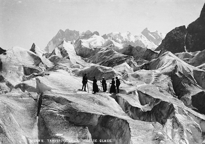 Auguste Garcin ou John Jullien, Chamonix, traversée de la Mer de Glace, vers 1880