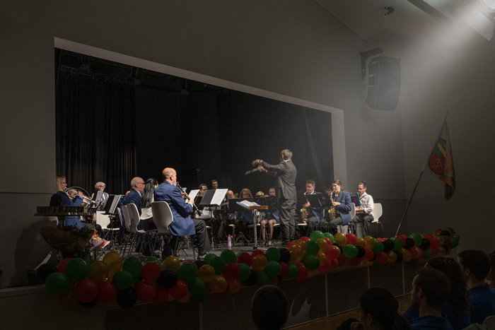 Musiciens et musiciennes sur scène pour le 130ème anniversaire de l'harmonie