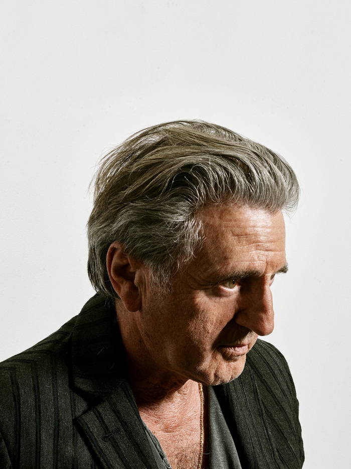 Photo de Daniel Auteuil de 3/4 et en buste