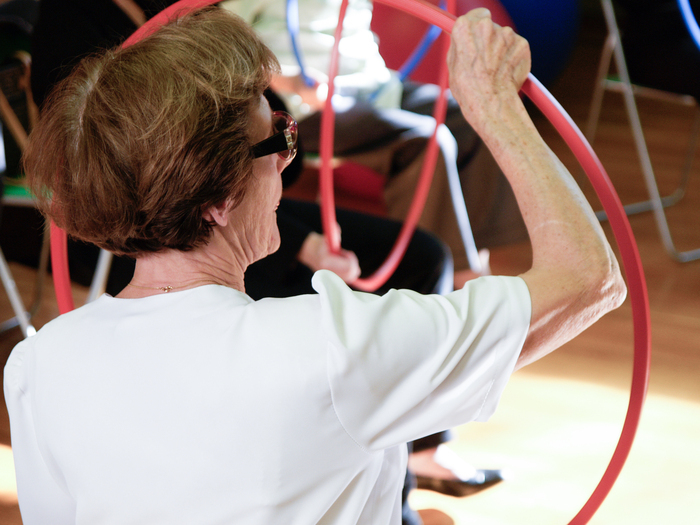 Photo d'une femme senior qui fait du sport