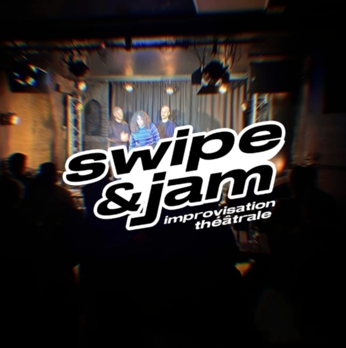 Trois improvisateurs sur scène devant un public, avec le titre "Swipe&Jam : improvisation théâtrale"