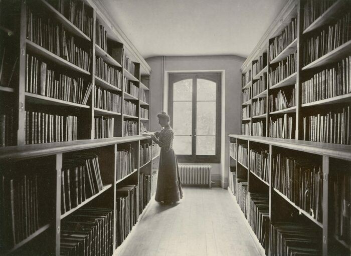 L’histoire des riches collections de la Bibliothèque du Conservatoire botanique de Genève.