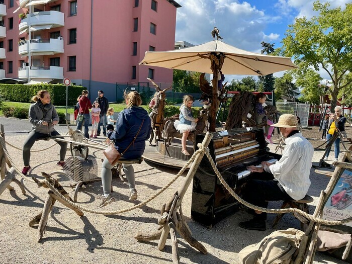 manège à propulsion parentale