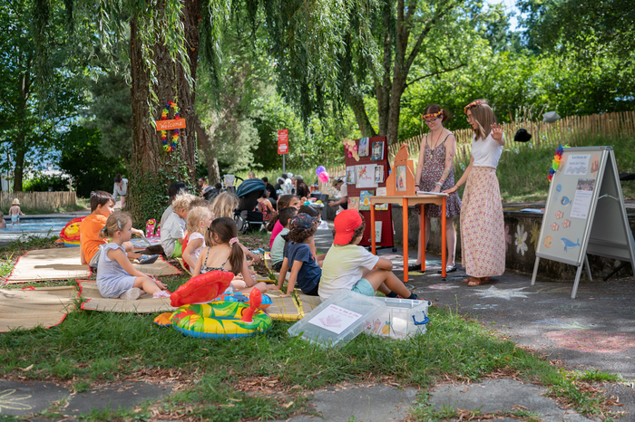 Lecture au bord de l'eau