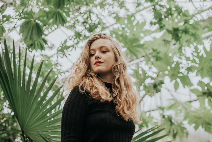 Manon Mullener dans les plantes