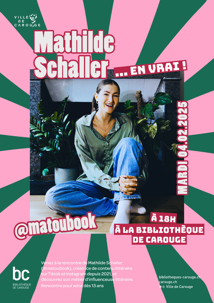 Photo de Mathilde Schaller assise par terre entourée de plantes