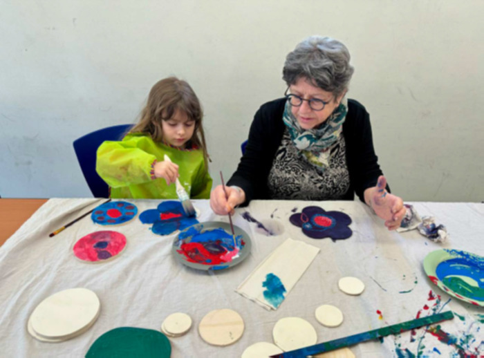 Activités intergénérationnelles et créatives à l'Espace de quartier du Clos Voltaire