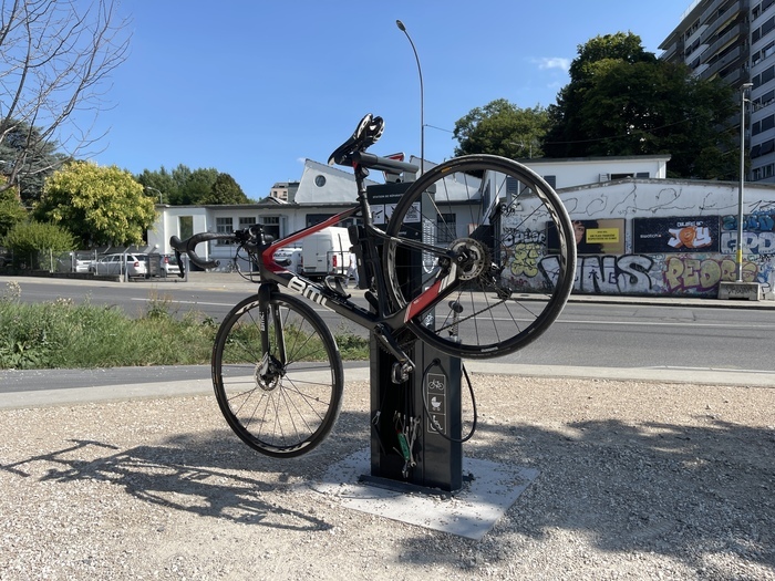 Borne d'auto-réparation vélo