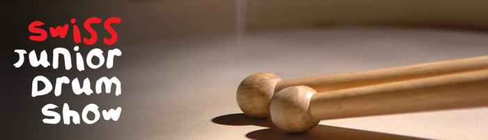 baguettes de tambour encore fumantes sur une peau