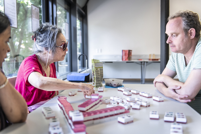 Personnes qui jouent au Mahjong