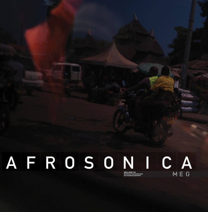 Couverture du LP Afrosonica. Le titre Afrosonica en bas de l'image écrit en blanc et majuscule. Une image sombre et floue avec deux personnes de dos sur une moto au premier plan. Deuxième plan on distingue des voitures et un toit.