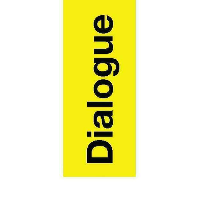 Bandeau jaune avec écrit: dialogue. C'est le bandeau qui se trouve sur chacun des objets qui constituent le parcours dialogue dans l'exposition permanente.