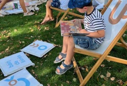 enfant avec un livre