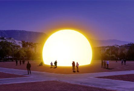 Boule illuminée dans la nuit