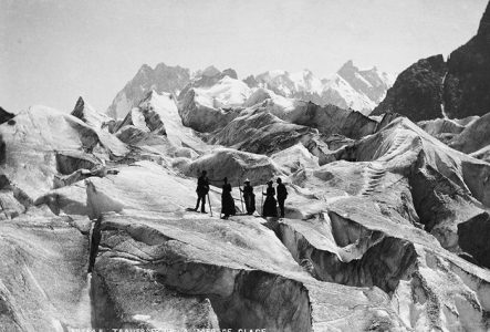 Auguste Garcin ou John Jullien, Chamonix, traversée de la Mer de Glace, vers 1880