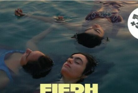 FIFDH 3 femmes nageant sur le dos et se laissant porter par l'eau