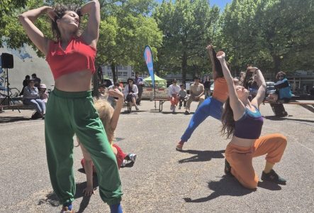 Edwige Nuellec Danseuses sur une place