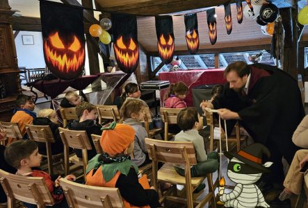 Spectacle de magie d'Halloween Halloween Magic Show