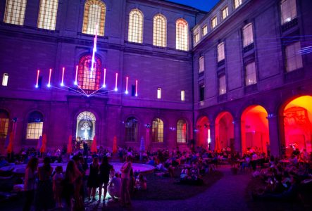 Mapping dans la cour du musée