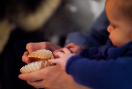 Photo d'un bébé participant à un éveil musical au MEG