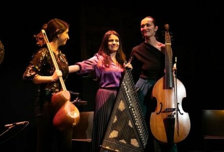 Les 3 musiciennes sur scène