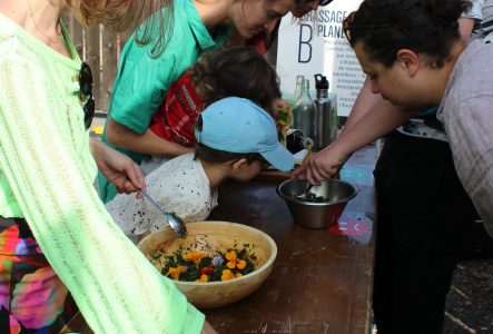 des enfants qui cuisinent.