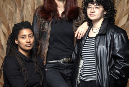 DR Les trois musicien.ne.s posent