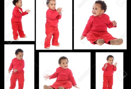 photo d'un un enfant de 2 ans habillé en rouge debout puis assis, il fait des signes avec ses mains