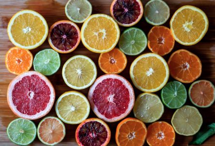 Tranches de citrons, oranges, pamplemousses